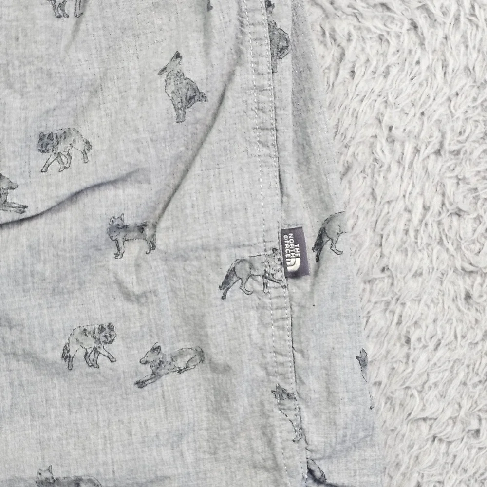 The North Face Shirt Mens Large Gray Animal Print Short Sleeve Button Up Outdoor